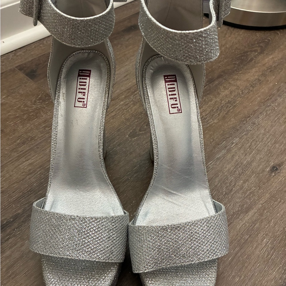 IDIFU Glittering Silver Heels